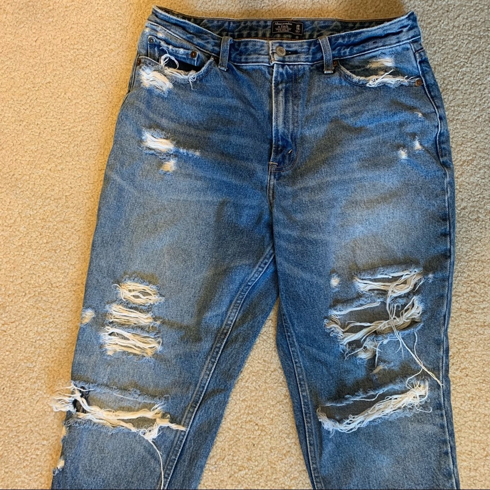 A&F Annie high rise girlfriend jean